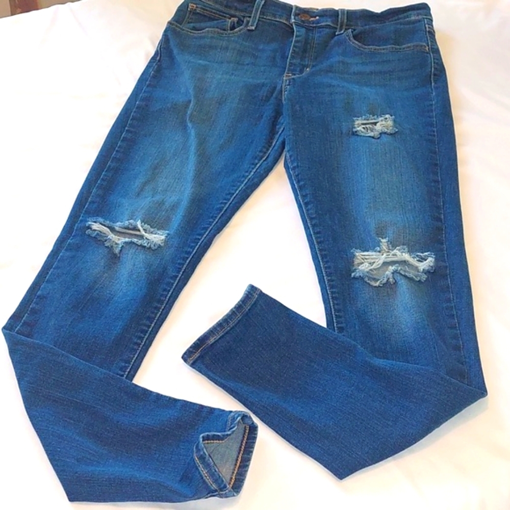Levis Highrise Super Skinny .Stretches Size 30 .Great Condition.